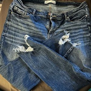 BKE PAYTON distress jeans.